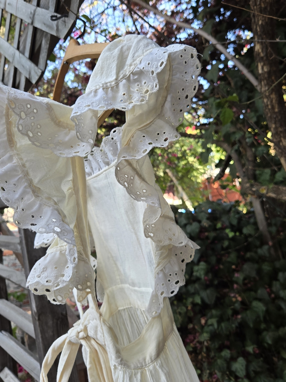 ❌️sold❌️Vintage Handmade Cream Eyelet Ruffle Apron Dress with Cross-Stitch Panel - Picture 9 of 13